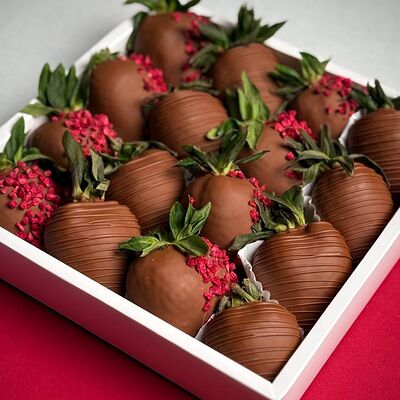 Клубника в шоколаде Малиновая сказка М в Mosfresa по цене 3290