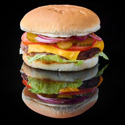 Чизбургер в Нисуши по цене 300 ₽