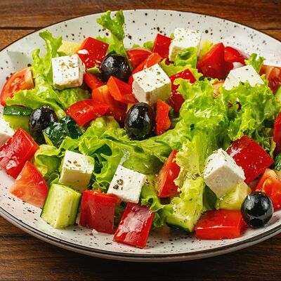 Салат Греческий в Дагестанская кухня ГОРНЫЙ ЧАЙХАЛЯЛЬ по цене 489 ₽