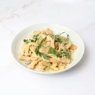 Паста с курицей и грибами в MOGU по цене 640 ₽