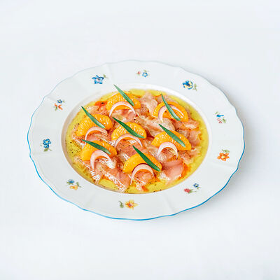 Крудо сибас с мандарином и эстрагоном в Клёво по цене 1750 ₽