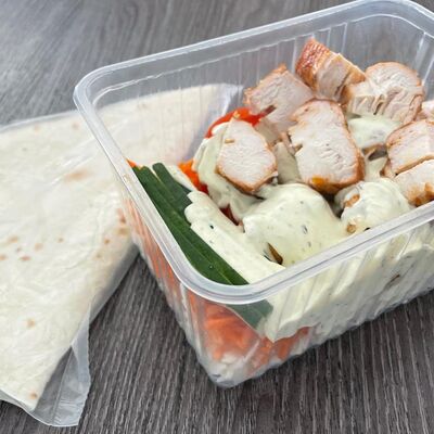 Бокс с курицей в Шашлык Шаурма на углях по цене 489 ₽