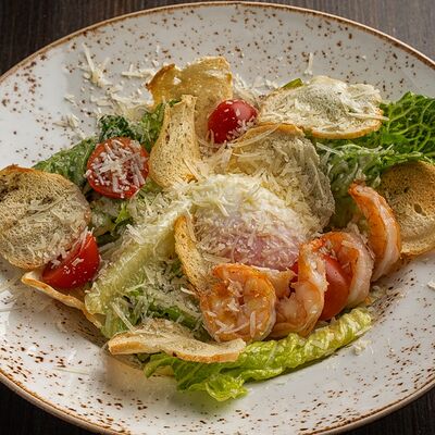 Цезарь с креветкой в Лепрекон по цене 610 ₽