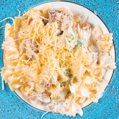 Фарфалле с курицей и брокколи в Тальятелло по цене 690 ₽