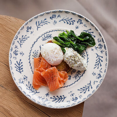 Картофельный драник, зеленый салат, пашот в Saray по цене 1100 ₽