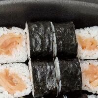 Маки с лососем в Дабл кафе