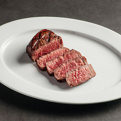 Филе миньон 200 в Red steak & wine по цене 2800 ₽