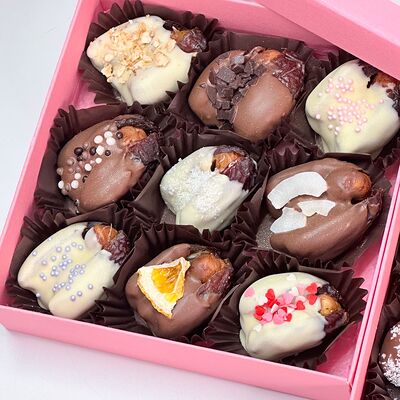 Королевские финики в шоколаде 9 штук в Букет Альфред I клубника в шоколаде и букеты по цене 1890 ₽