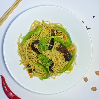 Вок-лапша с овощами в Pho Nem по цене 399 ₽