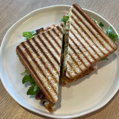 Сэндвич с курицей в S-coffee House по цене 580 ₽