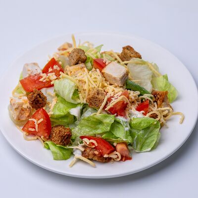 Салат Цезарь с курицей в Столовая № 1 по цене 218 ₽