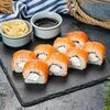 Ролл Филадельфия суши с императорским лососем в Fast Япония Premium Sushi по цене 552