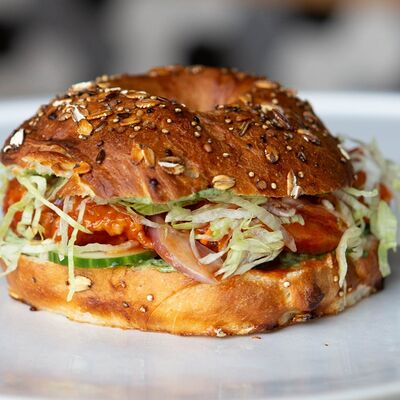 Симит с курицей в соусе чипотле в MR. CUP по цене 540 ₽