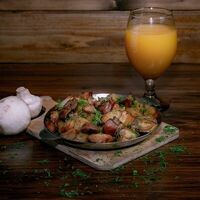Жареный картофель с мясом в Тройка
