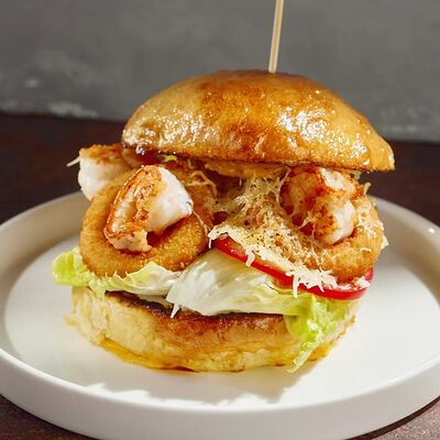 Бургер Том Ям с креветками и кальмаром в Гастробар DOM по цене 790