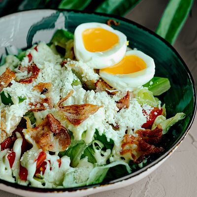 Салат Кобб в Take IT EasyCentre по цене 450 ₽