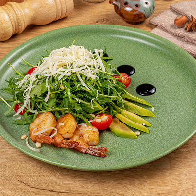 Салат Руккола с тигровыми креветками в TeaRoom по цене 679 ₽