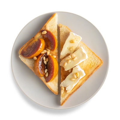 Тост с хурмой, камамбером и медом в Готово китчен по цене 251 ₽