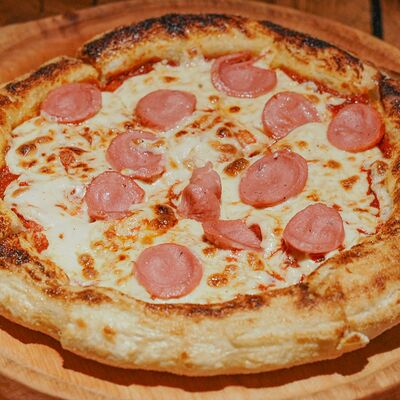 Мини‑пицца с молочными колбасками 15 см в Rekki Pizza & Cocktail Bar по цене 620 ₽