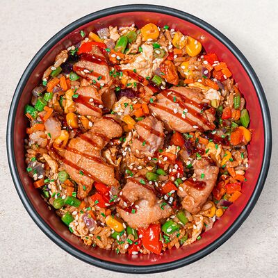 Рис жареный с курицей в Sushi Bistro по цене 460 ₽