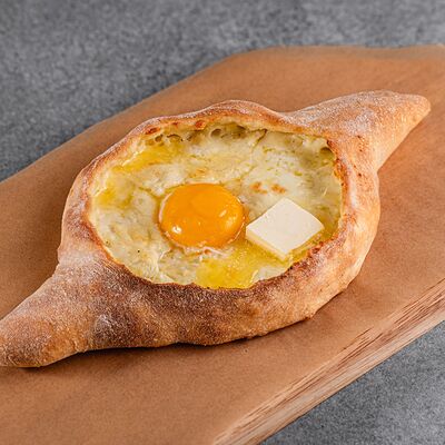 Хачапури по-аджарски в Три Кувшина по цене 650 ₽