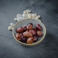 Маслины Каламата в Encore Cafe