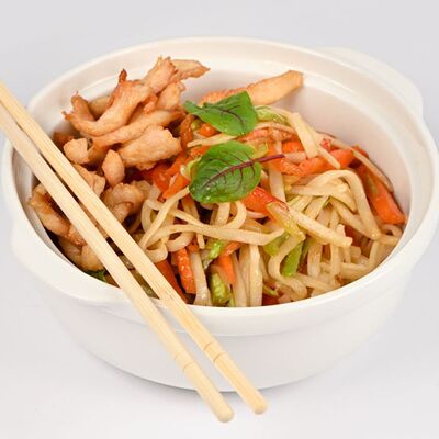 Wok с куриной грудкой в Малина по цене 754 ₽