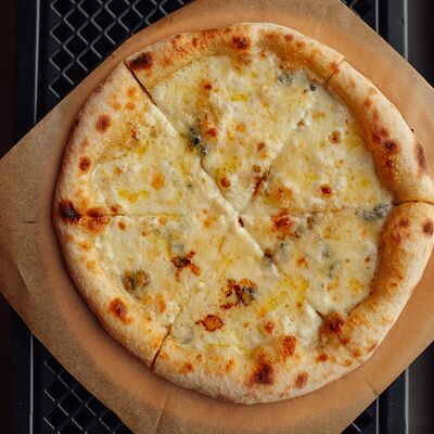 Пицца 4 сыра в Ленинградский Экспресс по цене 660 ₽