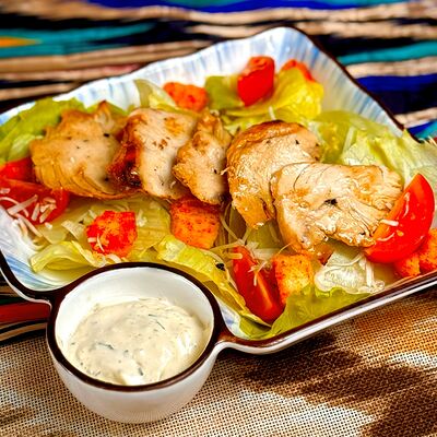 Цезарь с курицей в Чайхана Арафа по цене 355 ₽