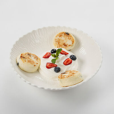 Сырники со сливочным соусом и ягодами в Coffee BOOM по цене 4100 ₸