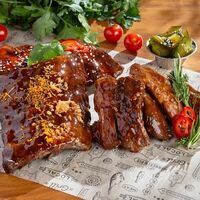 Свиные ребрышки в соусе BBQ в BBQ Beer Restaurant