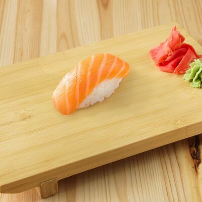 Суши копченый лосось в Вкусные Суши Premium по цене 140