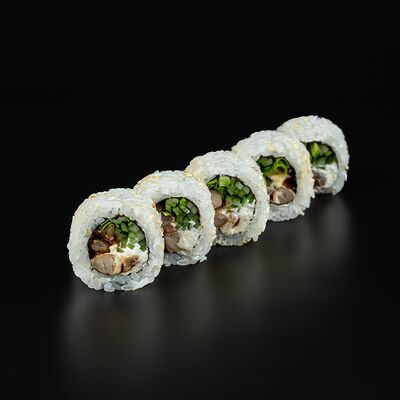 Мини-ролл с курочкой в Sushi Studio по цене 259 ₽