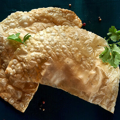 Чебурек с сыром и зеленью в Тапчан по цене 330 ₽