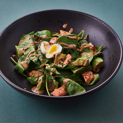 Салат с опаленными лососем, авокадо и киноа в Нектарин по цене 700 ₽