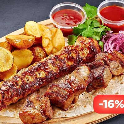 Комбо Шеф кебаб на 2х Шашлык из свинины и Люля из курицы с молодым картофелем в Мясо есть по цене 899 ₽
