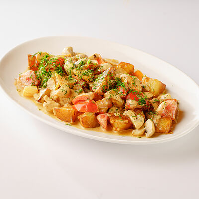 Жаркое с курицей в Панда Маркет по цене 539 ₽