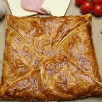 Слоеный хачапури ( сыр ветчина ) в Арго пекарня