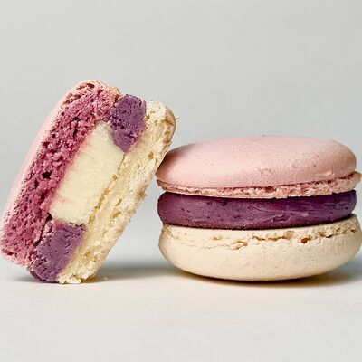 Макарон Черничный йогурт в Настрой десерт по цене 180 ₽