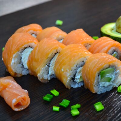 Филадельфия с авокадо в СУШИKING по цене 489 ₽