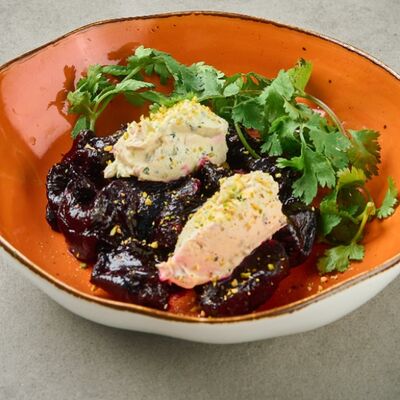 Вяленая свекла по-гурийски с кремом надуги и красным ткемалив Pivino по цене 460