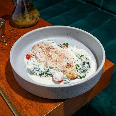 Сливочный окунь со шпинатом в Sreda по цене 1120 ₽