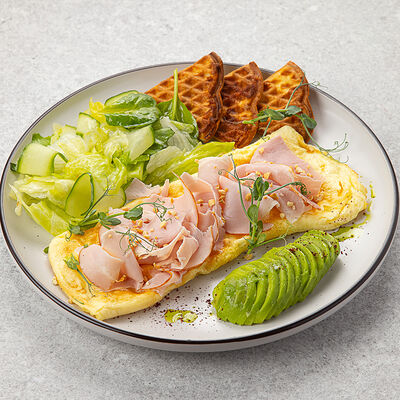 Омлет с Тамбовским окороком в Vaffel Норвежские вафли, завтраки, кофе по цене 670 ₽