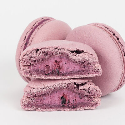 Макарон Чёрная смородина в Fastbento по цене 169 ₽