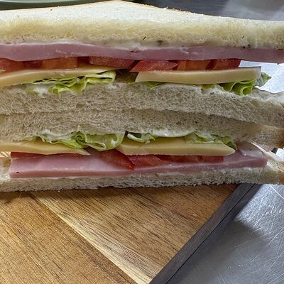 Сэндвич с ветчиной в Ave Coffee по цене 275 ₽