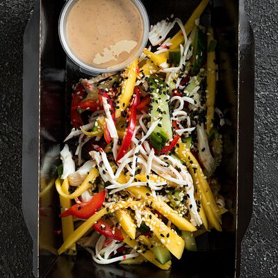 Салат с манго в Ем с Матрёшкой по цене 680 ₽