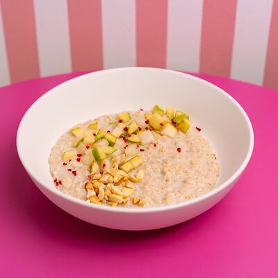 Каша овсяная с фруктами и орехами в Муза по цене 276 ₽