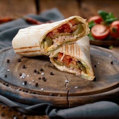 Врап с тунцом в Tucano Coffee Ecuador по цене 290 ₽