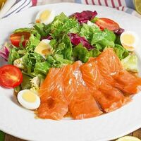 Салат с семгой в Мушмула