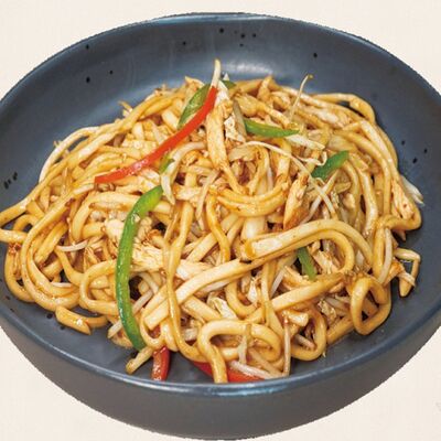 Жареная лапша с говядиной в Золотая панда по цене 948 ₽